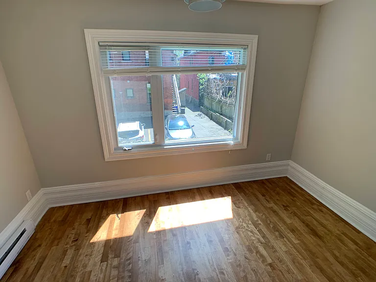548 Maclaren St #1 — Photo 8