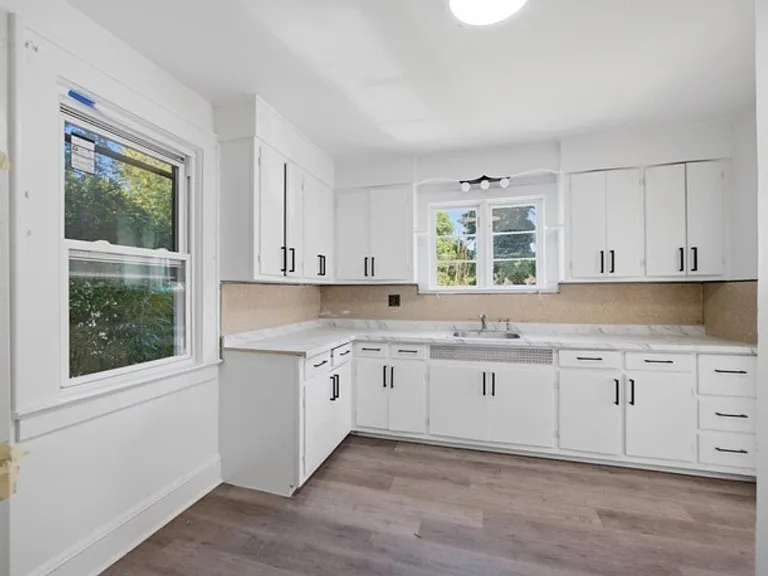 55 Wayne Ave — Photo 10