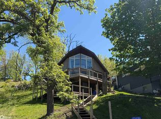 1041 Lakeshore Dr, Brooklyn, IA 52211