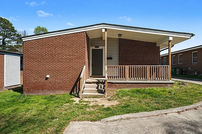 513 Saunders Pl #B