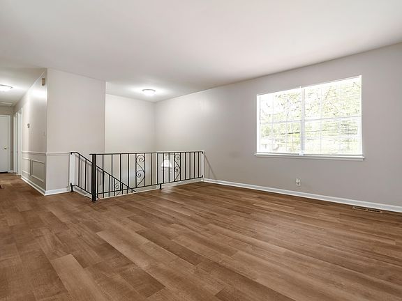 3rd image of 2321 Stonewood Dr
