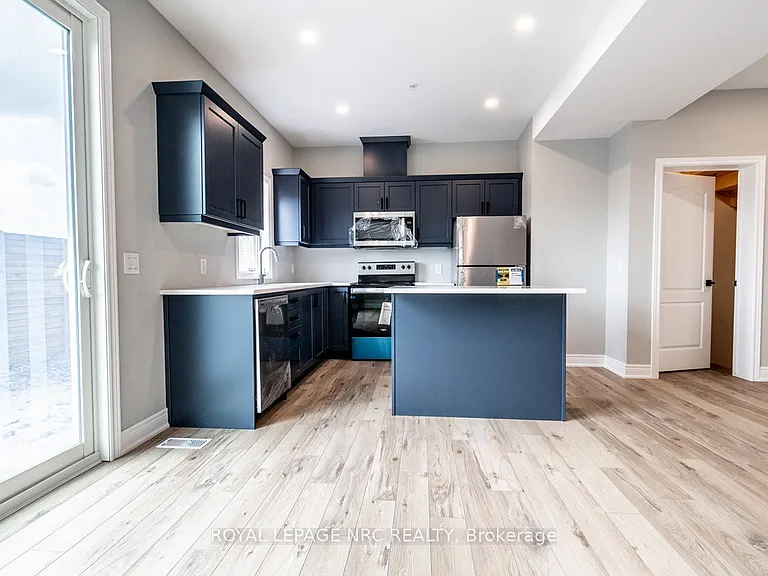 121A Moffatt St #21 — Photo 8