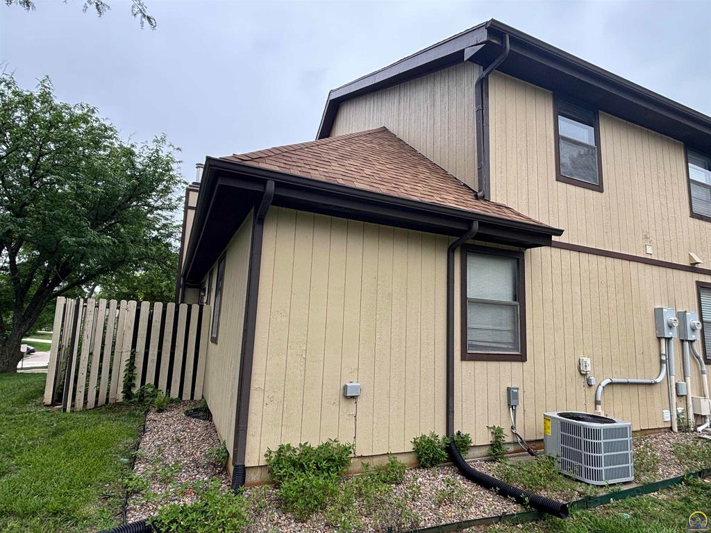 2207 W 23rd Ave, Emporia, KS - View 5