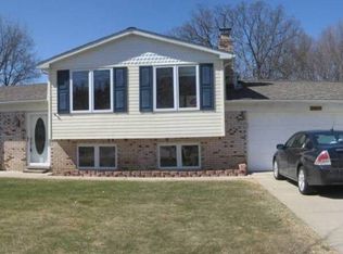 2917 Ravenglass Rd, Waterford, MI 48329