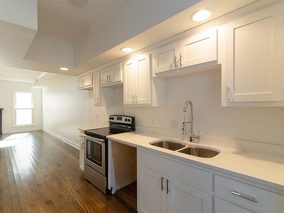 5th image of 3847 Whitland Ave