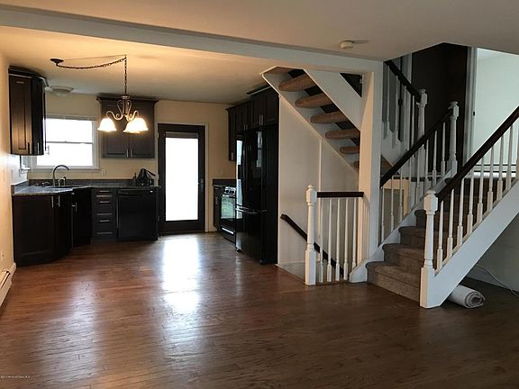 4th image of 204 Dennis Dr