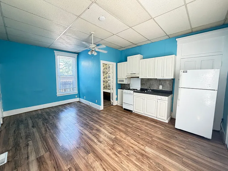 1841 Brownsboro Rd — Photo 2