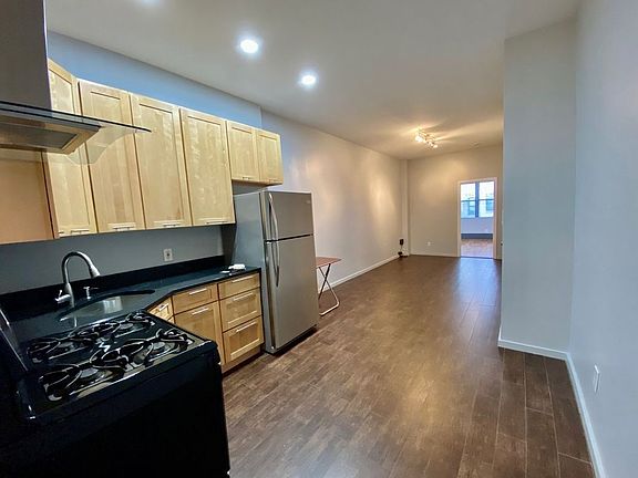 3rd image of 1424 Greene Ave APT 1r