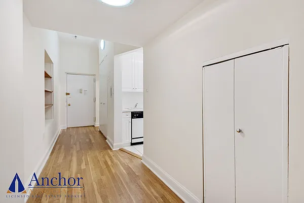 Rented by Anchor Associates | media 8