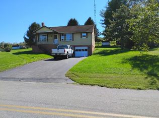 68 Maple St, Seven Valleys, PA 17360