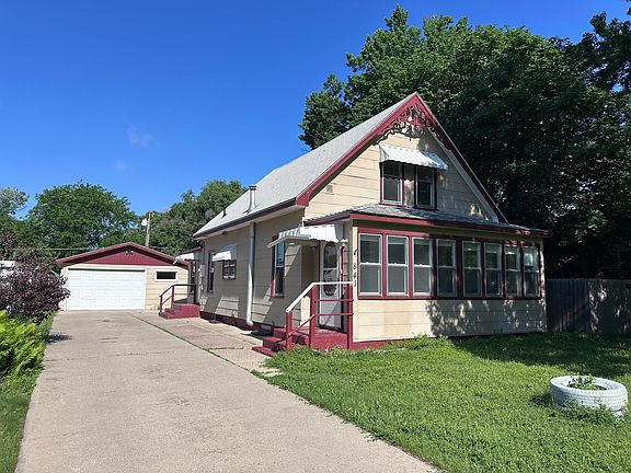 2nd image of 841 Michigan Ave SW