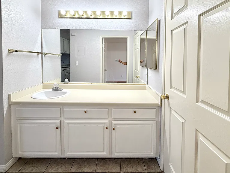 1447 W 228th St #203 — Photo 22