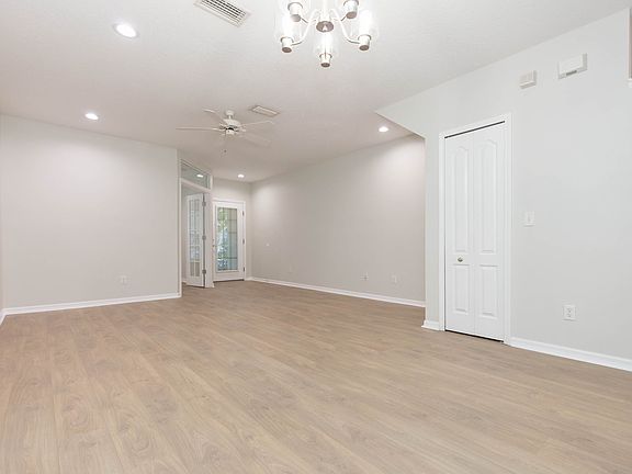 4th image of 15879 Fishhawk View Dr