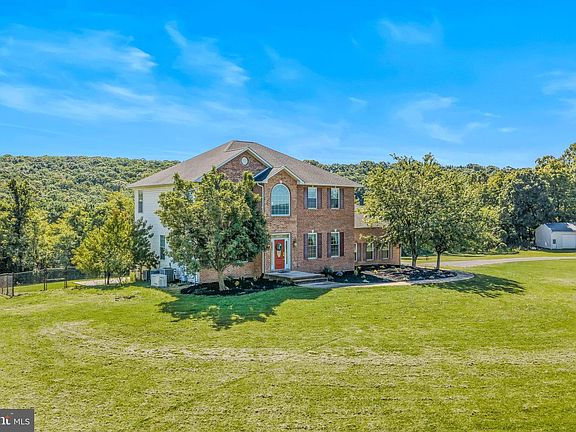3rd image of 374 Farm View Ln