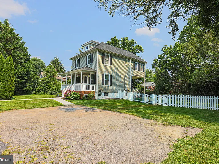 215 Clarendon Ave — Photo 4