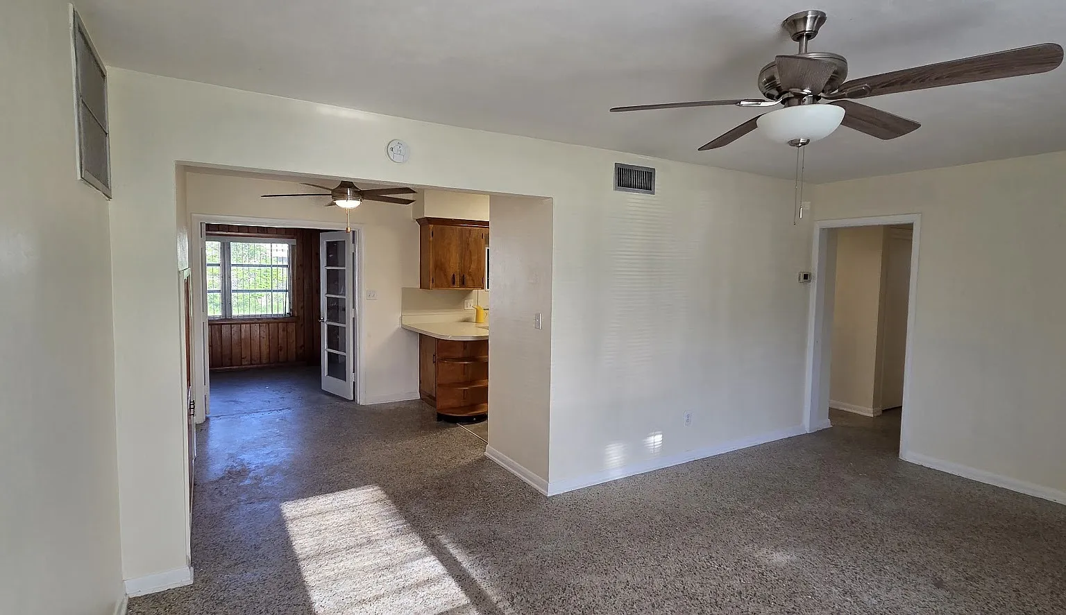 4 bed, 1656 sqft, $2,395 — Photo 4