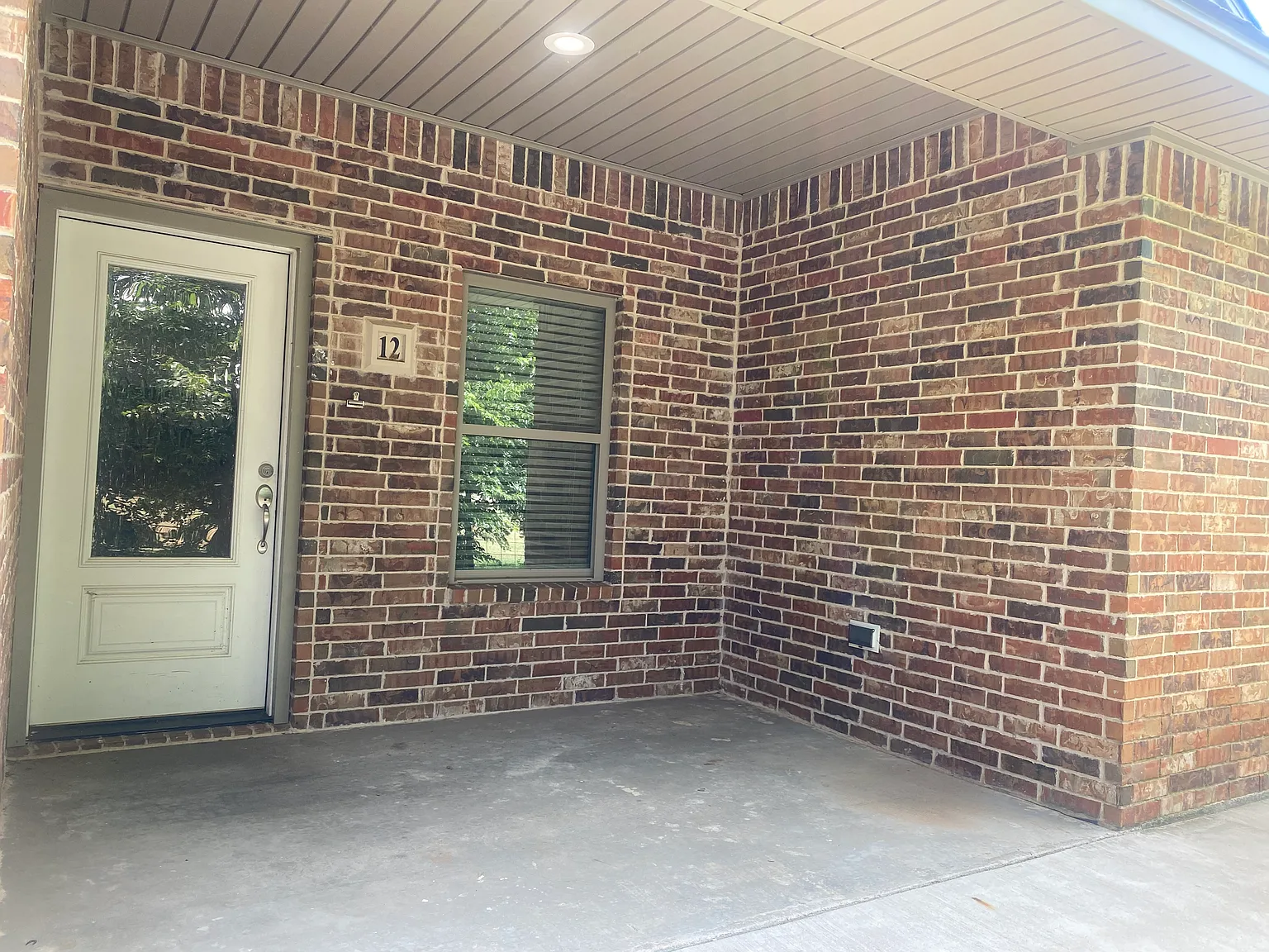 3 bed, 1029 sqft, $1,350 — Photo 2