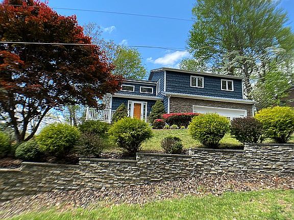 3rd image of 248 Robinwood Cres