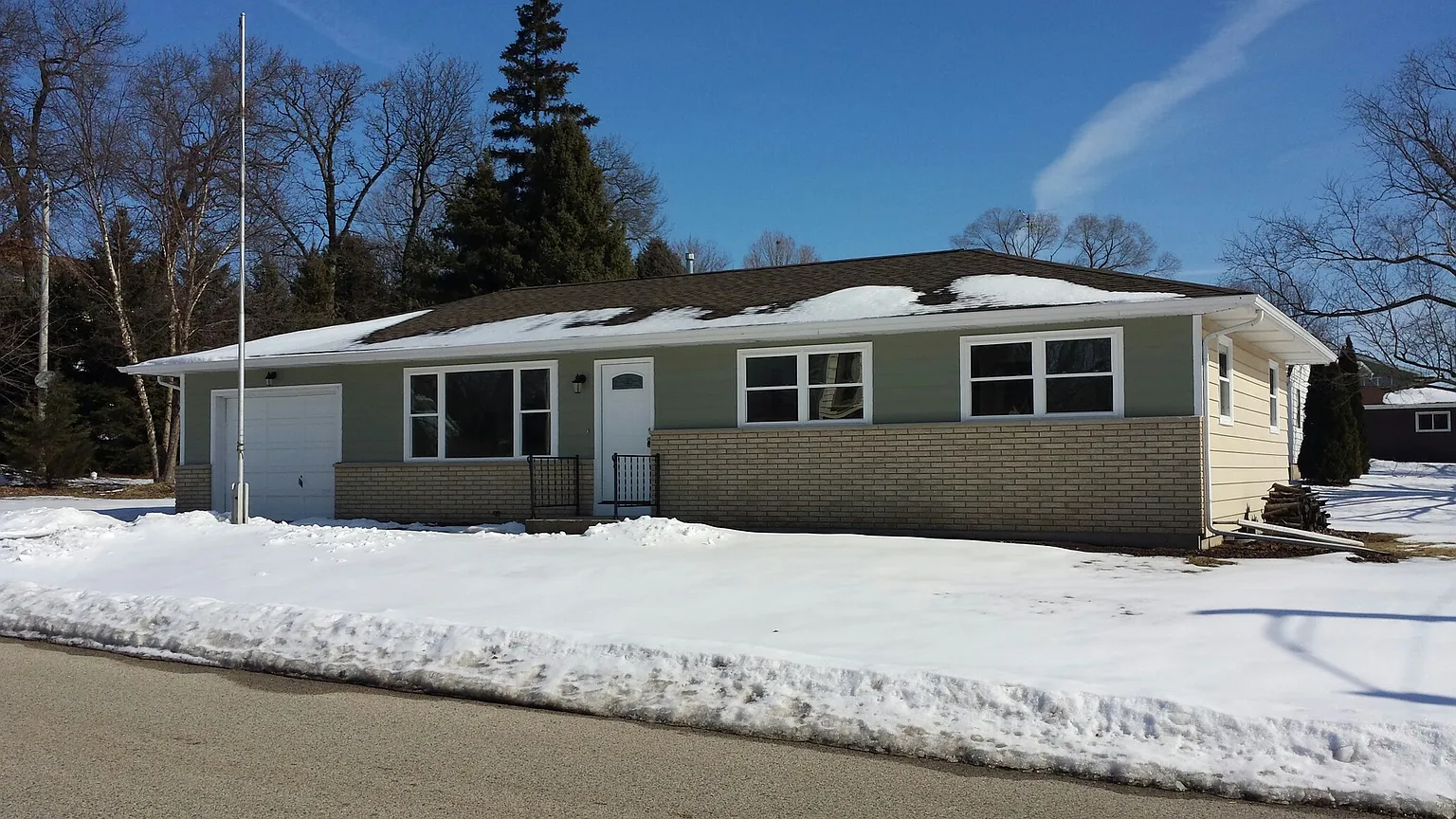 475 Warner St photo 1