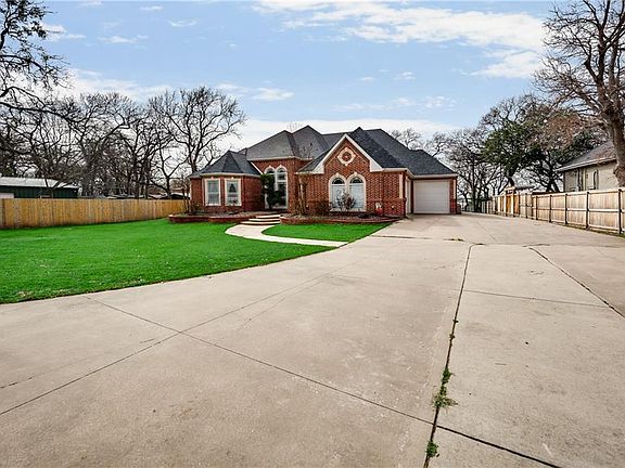3rd image of 11747 Oakwood Ln