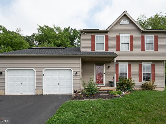 2nd image of 33 Pinckney Dr