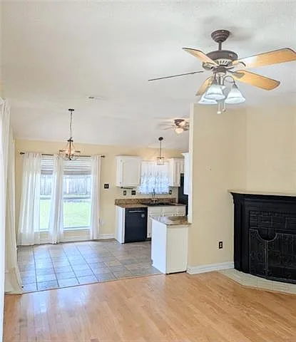 625 Nancy St — Photo 4