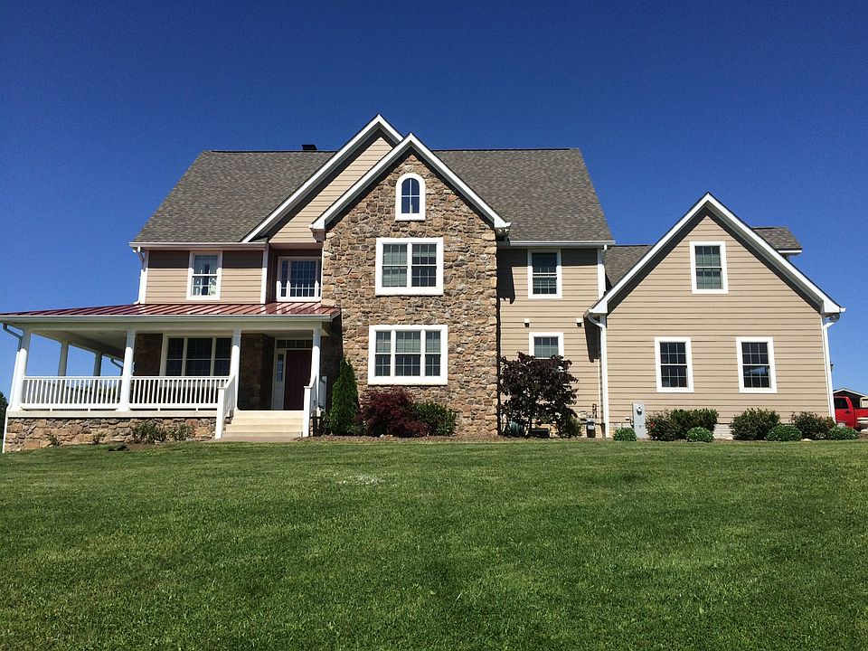 Exterior front view of home