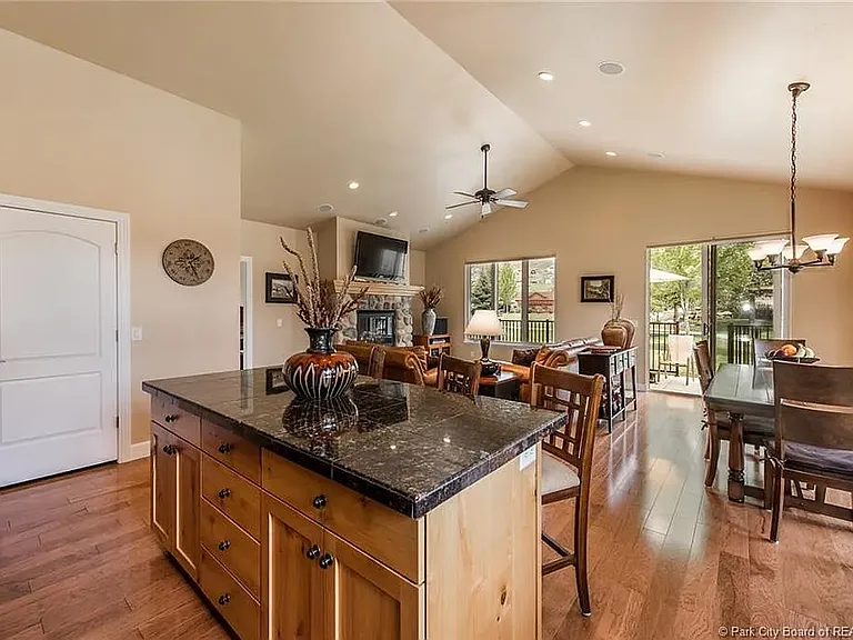 1314 N Montreux Dr — Photo 23