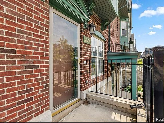 3rd image of 2656 Woodward Ave #62