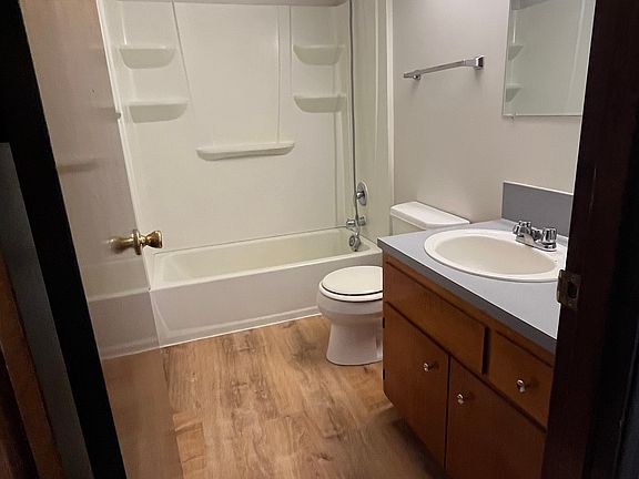 4th image of 32223 Railroad Ave
