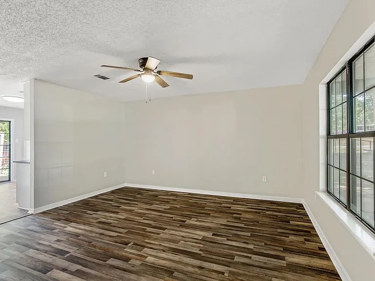 1319 Collier Dr — Photo 8