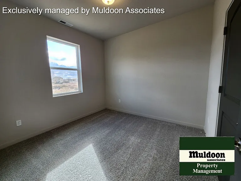 898 S Harmony Dr — Photo 4
