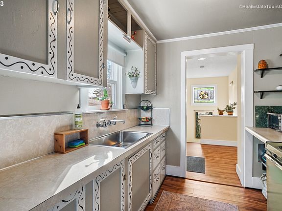 4th image of 365 W Fairfield St