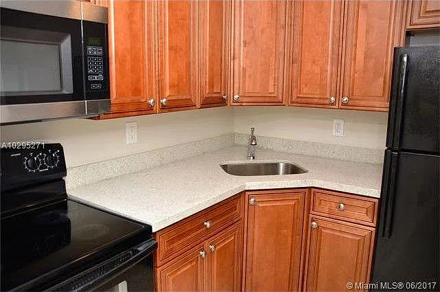 2 bed, 1100 sqft, $1,695 — Photo 2