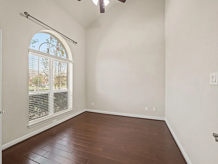 19119 Arcadia Cove Ct — Photo 4