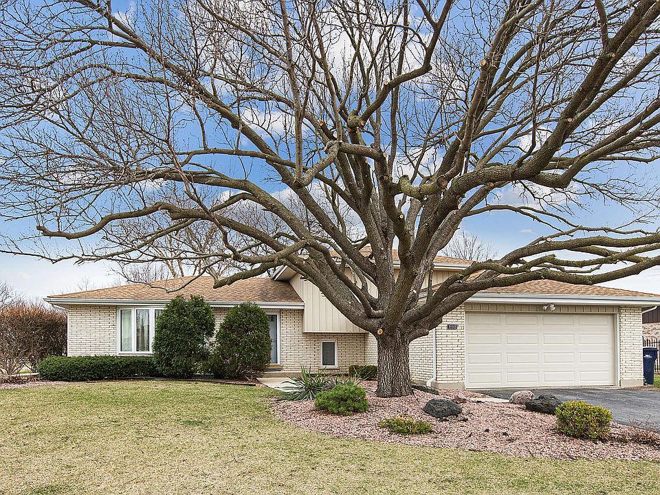 1st image of 15513 Canterbury Ln