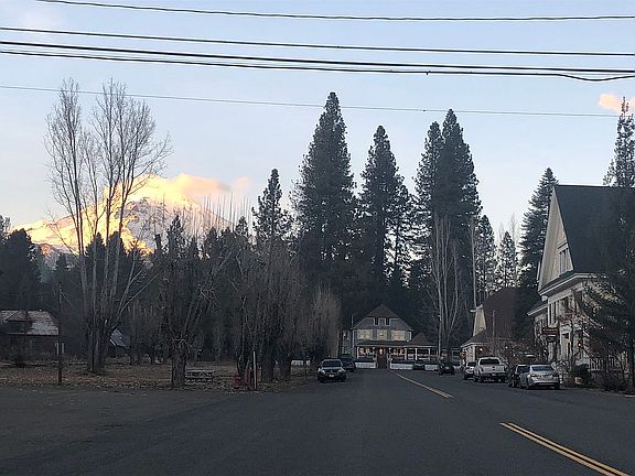 3rd image of 613 Oak Ave