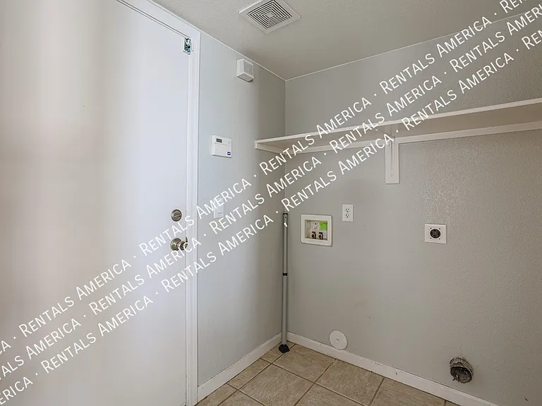 7441 W Fleetwood Ln — Photo 18