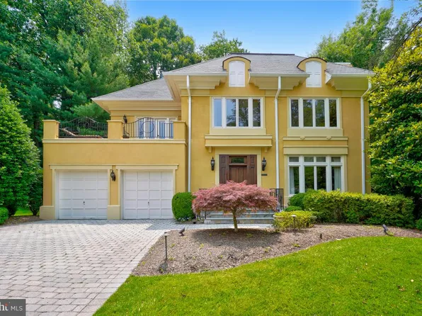 7030 Winterberry Ln, Bethesda, MD 20817