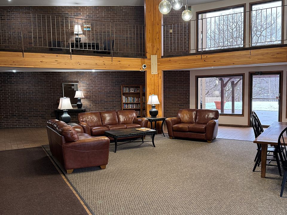 Lobby Area When You First Come Into The Condo Building From The Front Of The Condo. Mailboxes Are To The Left (Not Shown).
