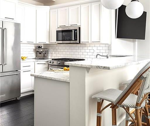 2nd image of 206 Ellicott St #601