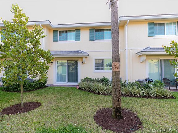 2nd image of 4633 Horseshoe Cir #4633
