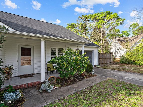 5th image of 301 Erinshire Court