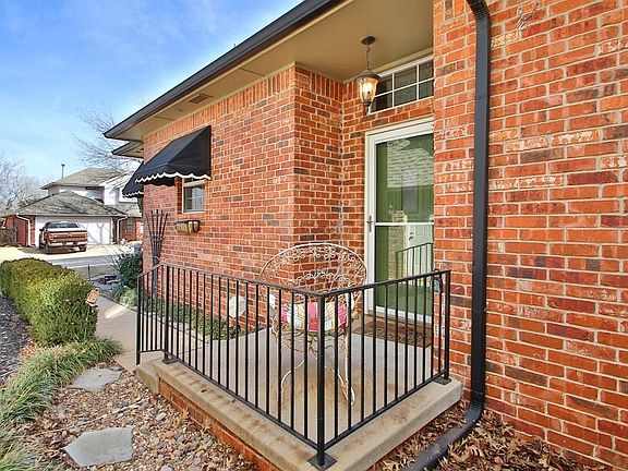 3rd image of 4304 Foxglove Ln