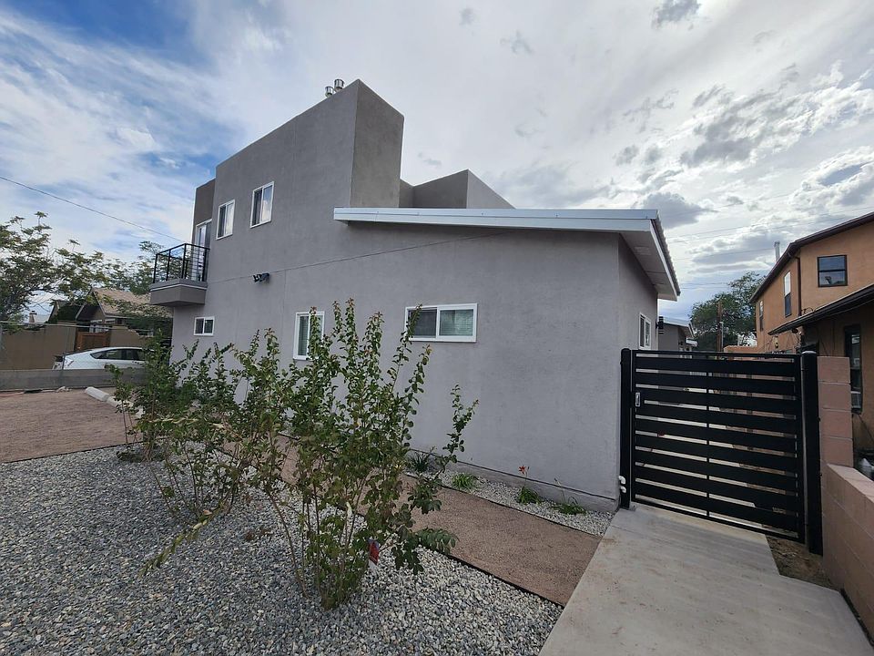 1st image of 315 Cornell Dr SE #3