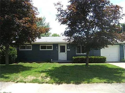 806 E McConnell St photo 1