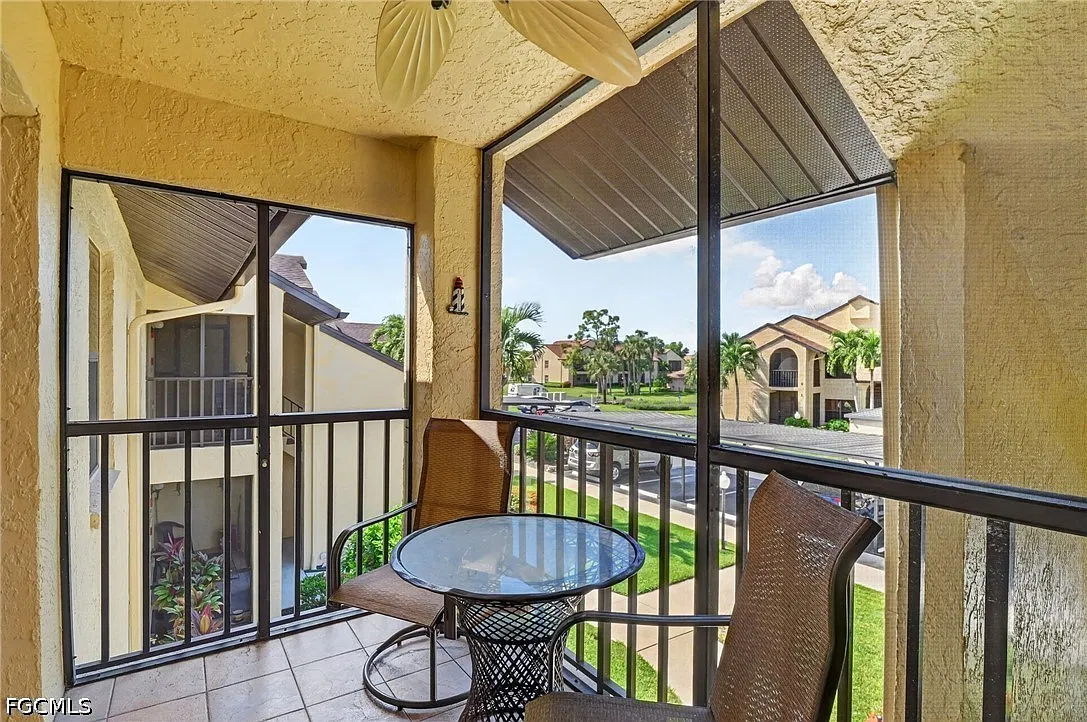 2 bed, 2.0 bath, 825 sqft, $3,200 — Photo 2
