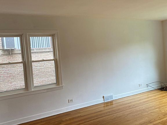 3rd image of 2712 W Summerdale Ave #1