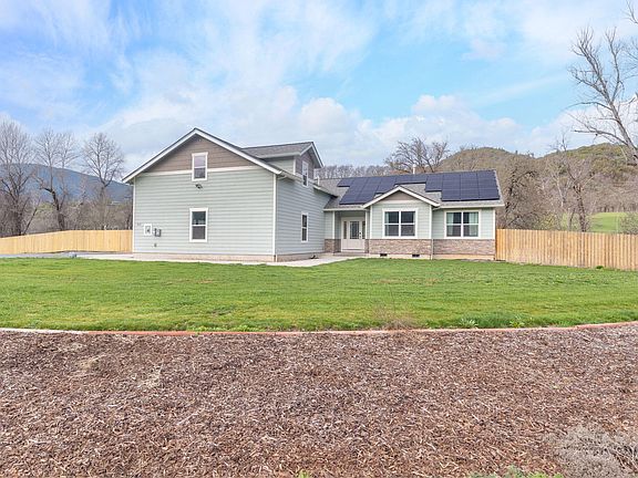 2nd image of 707 Wards Creek Rd