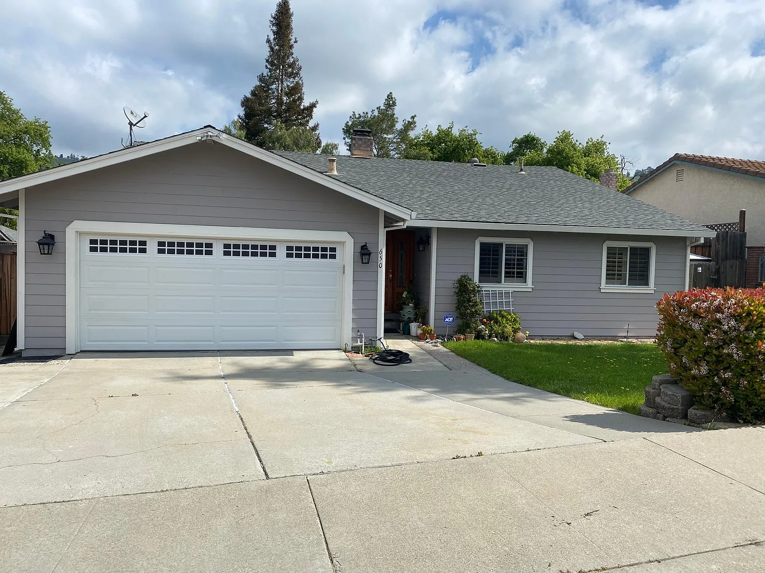 650 Hobie Ln photo 1